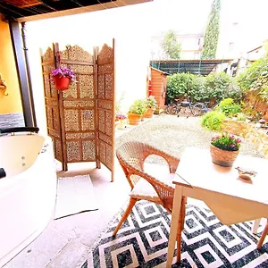 Appartamento Nadia's Lovely - With Private Garden And Jacuzzi, Firenze